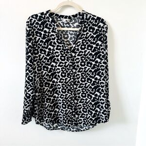 Soft Joie Leopard Print V-Neck Button Down Blouse Size Medium